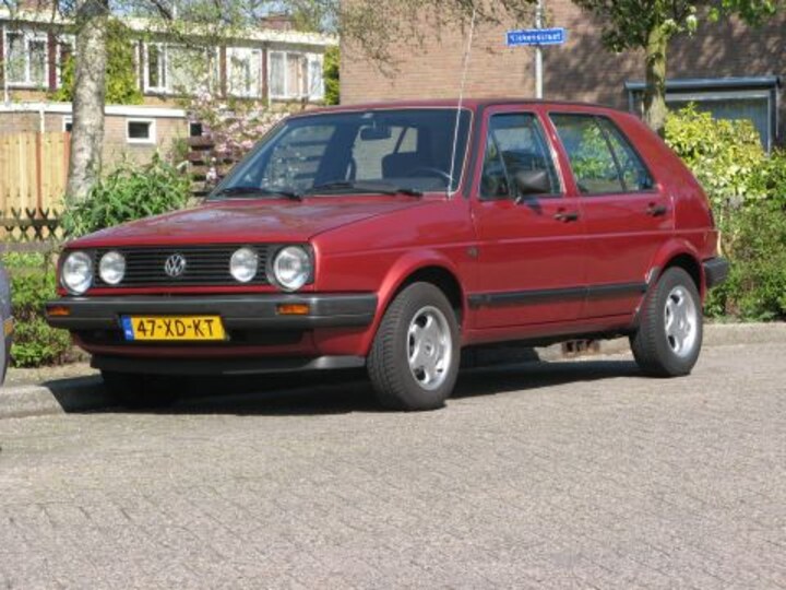 Volkswagen Golf 1.8 Carat