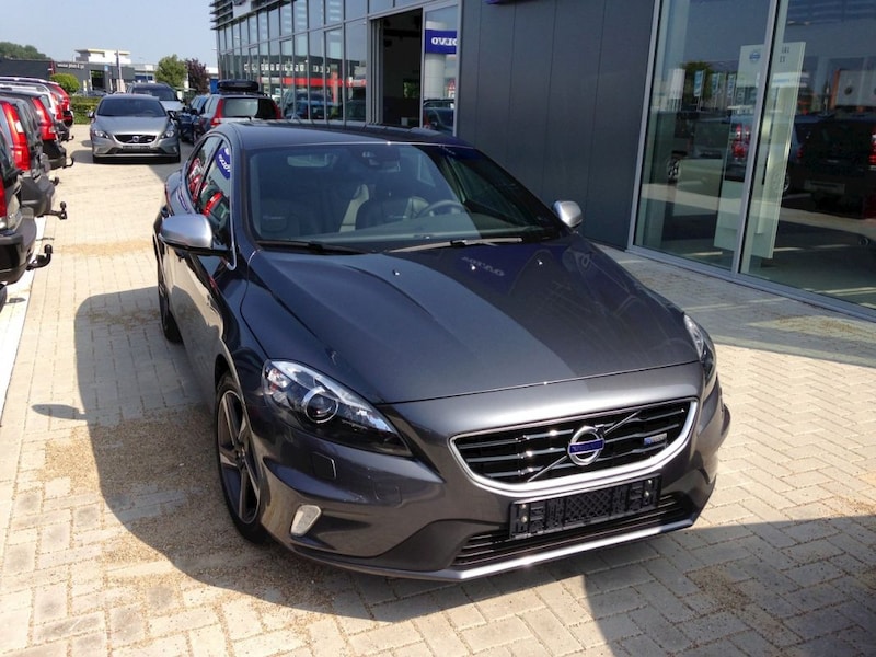 Volvo V40 D2 R-Design (2013)