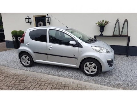 Peugeot 107 Black & Silver 1.0