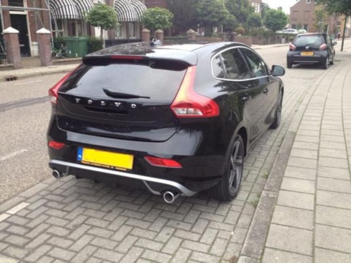Volvo V40 D2 R-Design (2013)