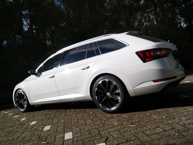 Skoda Superb Combi 2.0 TDI 150pk Greentech Style Busines (2016)