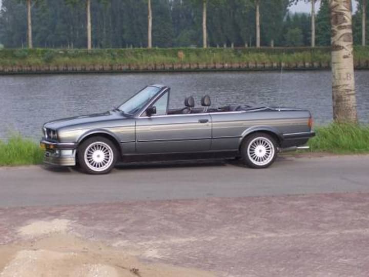 BMW 325i Cabrio (1987)