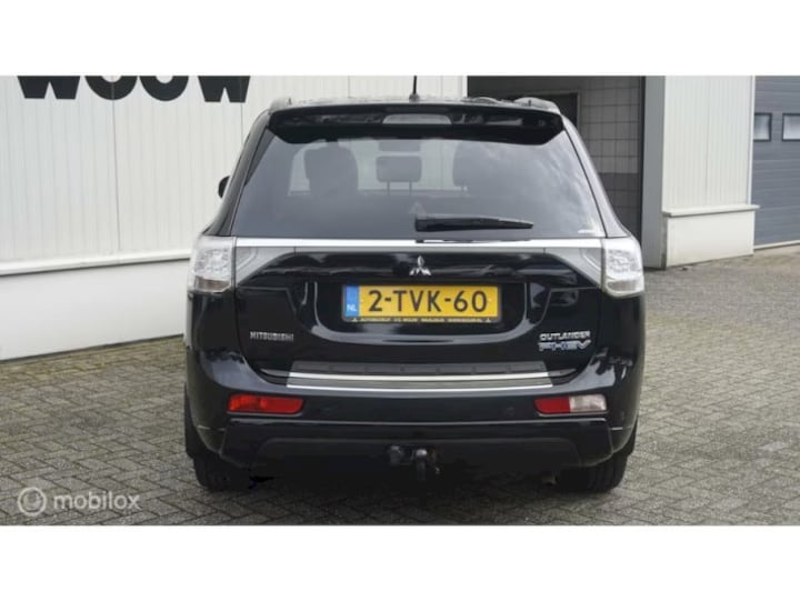 Mitsubishi Outlander PHEV Instyle+ (2014)