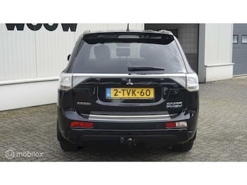 Mitsubishi Outlander PHEV Instyle+ (2014)