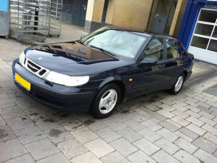 Saab 9-5 2.3 t SE (1999)