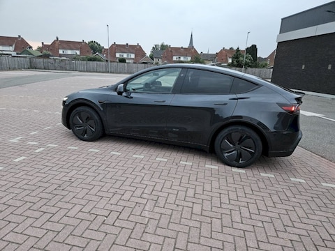 Tesla Model Y RWD