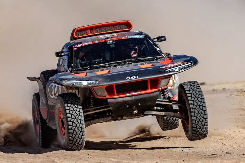 Audi wins Dakar with electrically powered RS Q e-tron Audi wins Dakar with electrically powered RS Q e-tron