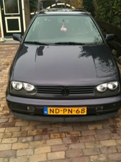 Volkswagen Golf 1.8 90pk GL (1995)