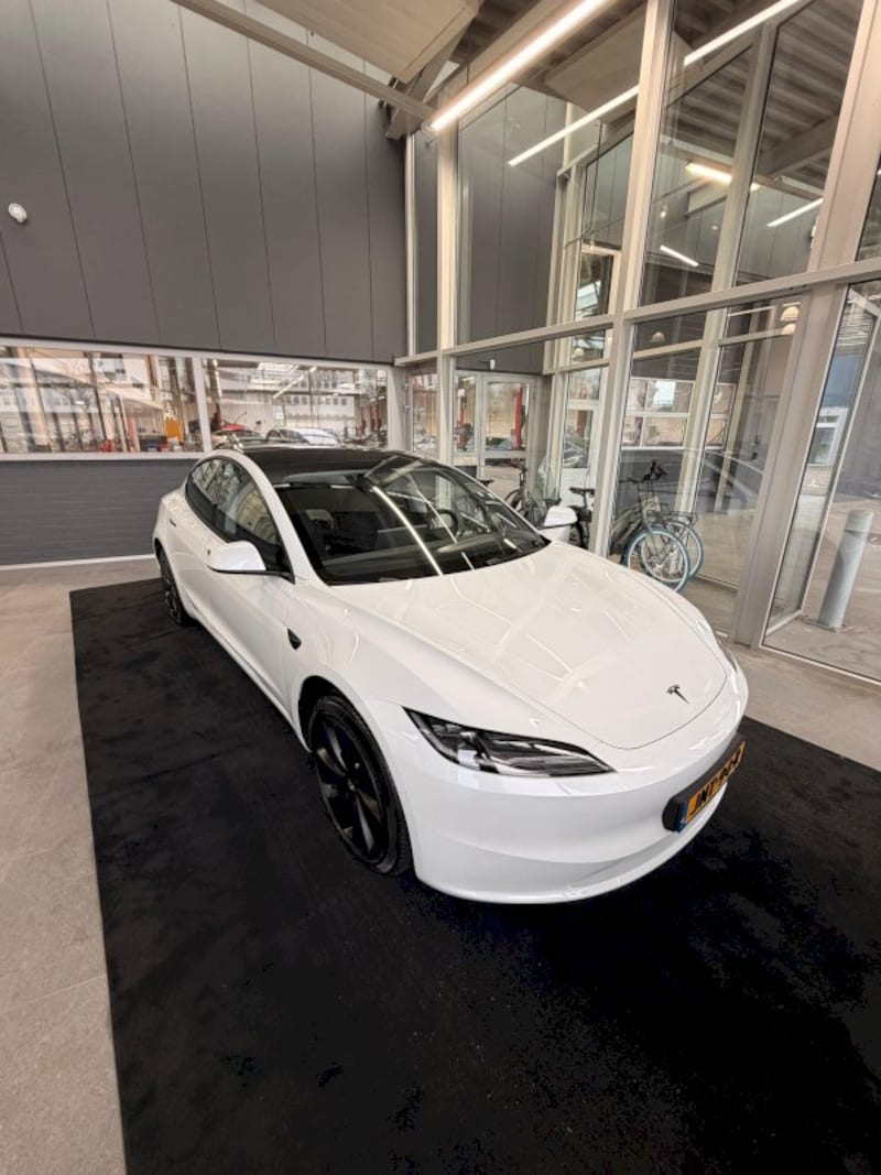 Tesla Model 3 Long Range RWD (2025)