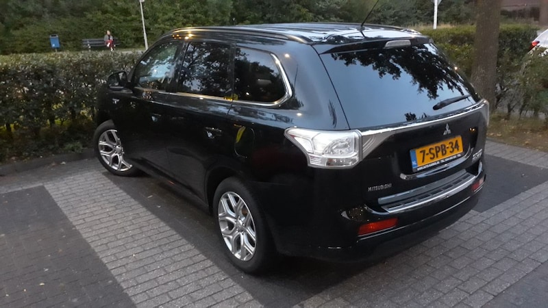Mitsubishi Outlander PHEV Instyle+ (2013)