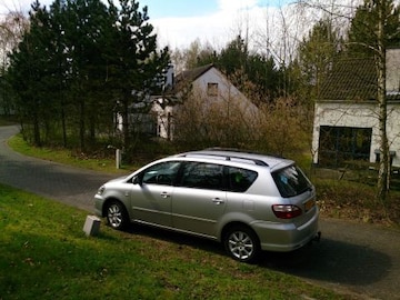 Toyota Avensis Verso 2.0 16v VVT-i Linea Luna (2005)