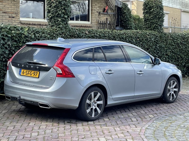 Volvo V60 D6 Awd Plugin Hybrid Summum 2013 6 Review