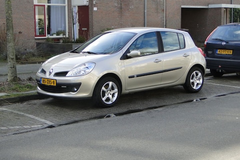 Renault Clio 1.4 16V Privilge (2006)