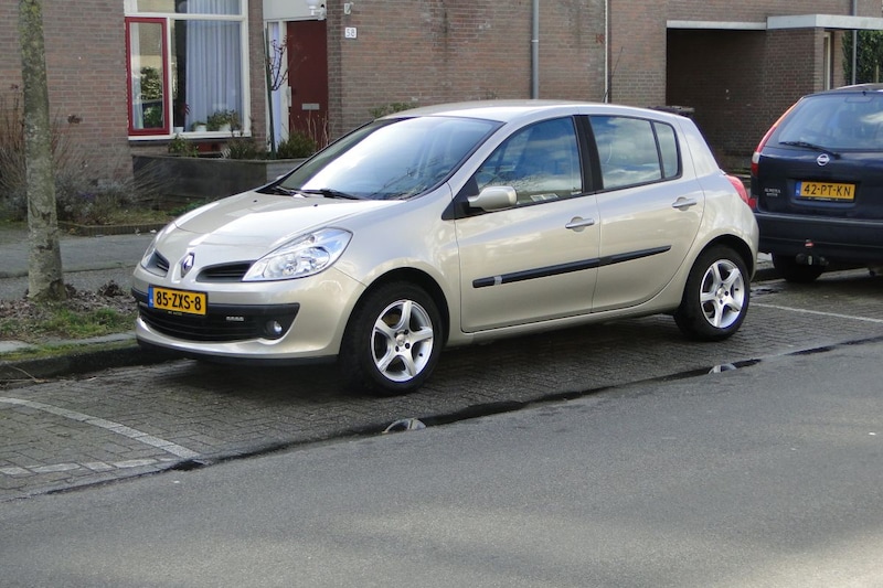 Renault Clio 1.4 16V Privilège (2006)
