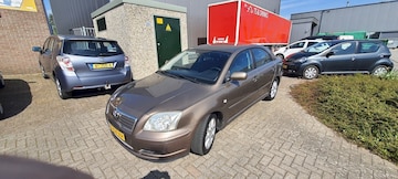 Toyota Avensis 1.8 16v VVT-i Luna (2006)