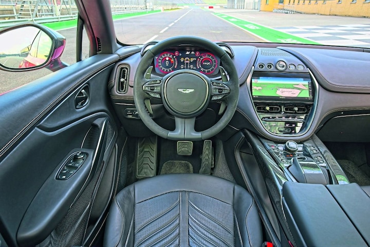 Aston Martin DBX 707
