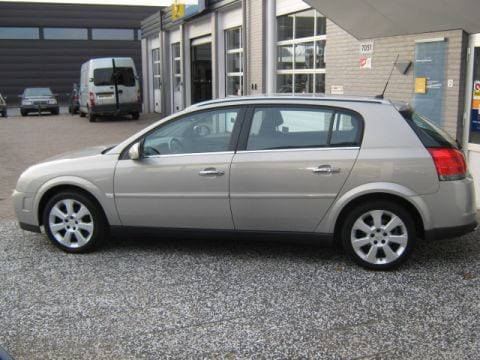 Opel Signum 2.2-16V DGi Cosmo (2005)