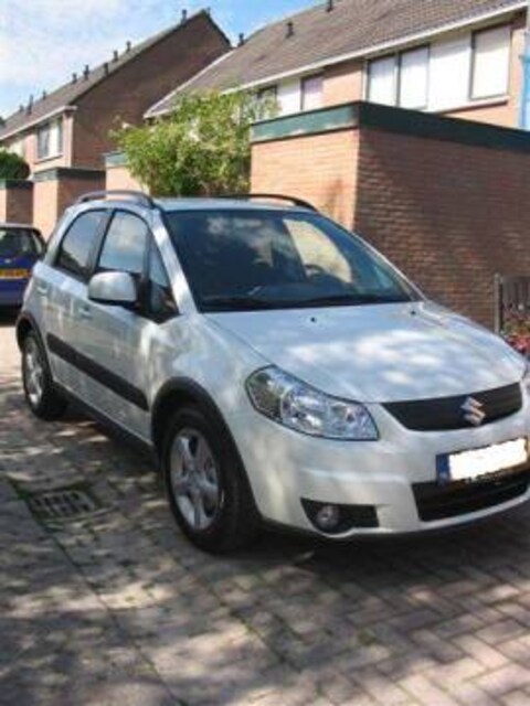 Suzuki SX4 1.6 Exclusive (2008)