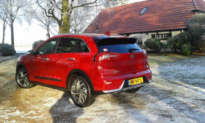 Kia Niro 1.6 GDi Hybrid SportsLine (2016)