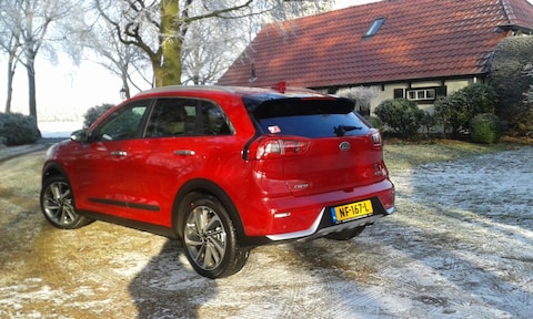 Kia Niro 1.6 GDi Hybrid SportsLine (2016)