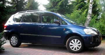 Toyota Avensis Verso 2.0 16v VVT-i Linea Luna (2002)