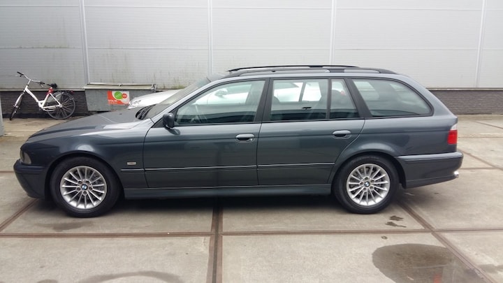 BMW 530i touring Executive (2000)
