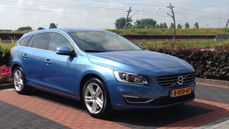 Volvo V60 D6 AWD Plug-in Hybrid Summum (2014)