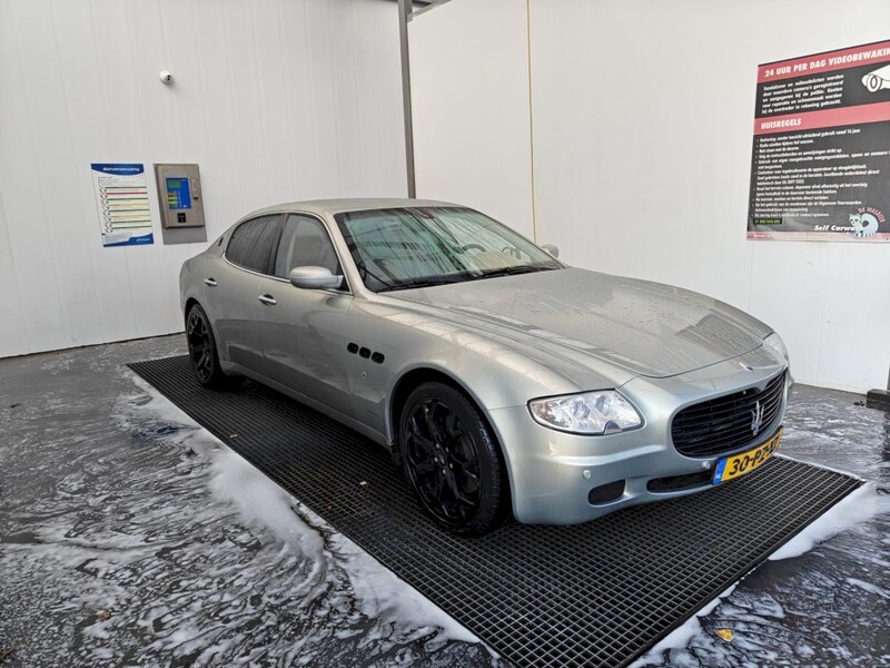Maserati Quattroporte (2005)
