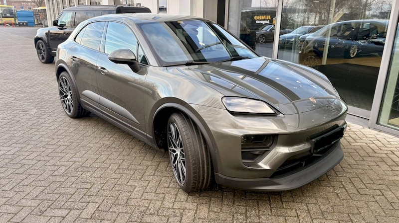 Porsche Macan Electric (2025)