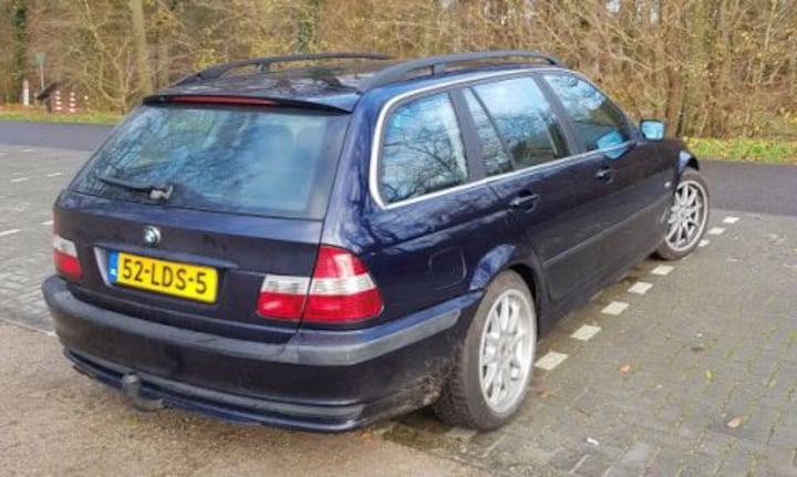 BMW 320i touring Executive (2000)