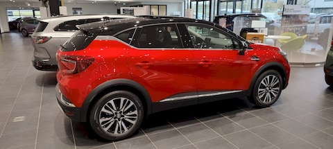 Renault Captur Hybrid 145 Iconic