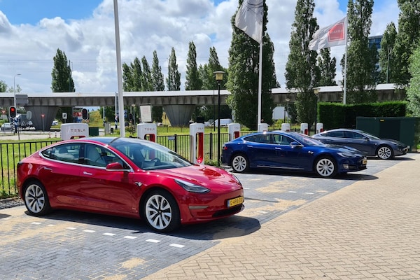 Tesla V3 Supercharger