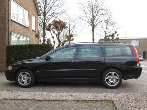 Volvo V70 D5 Kinetic (2005)