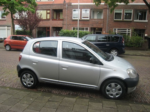 Toyota Yaris 1.0 16v VVT-i Linea Terra