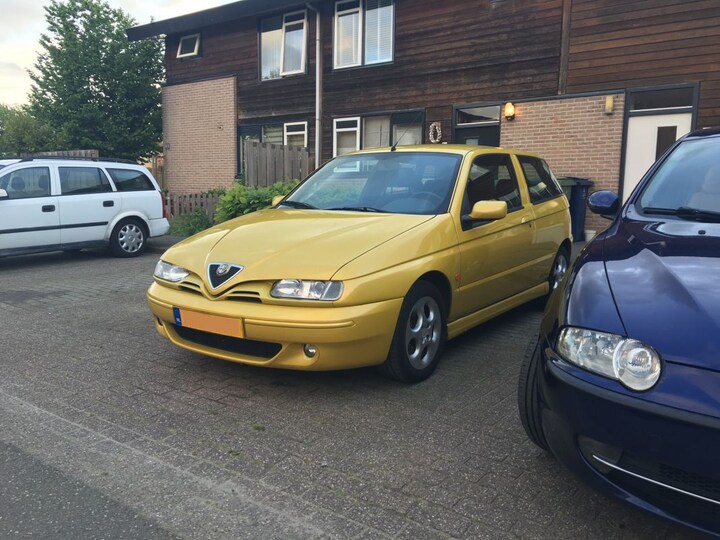 Alfa Romeo 145 1.8 Twin Spark 16V L (2000)