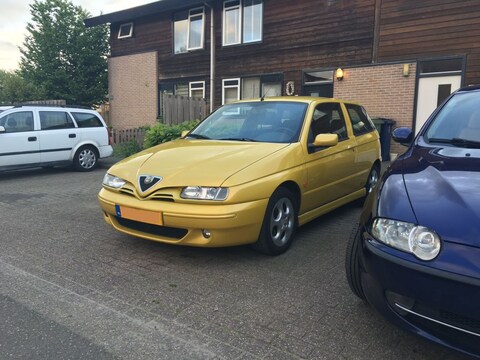 Alfa Romeo 145 1.8 Twin Spark 16V L (2000)