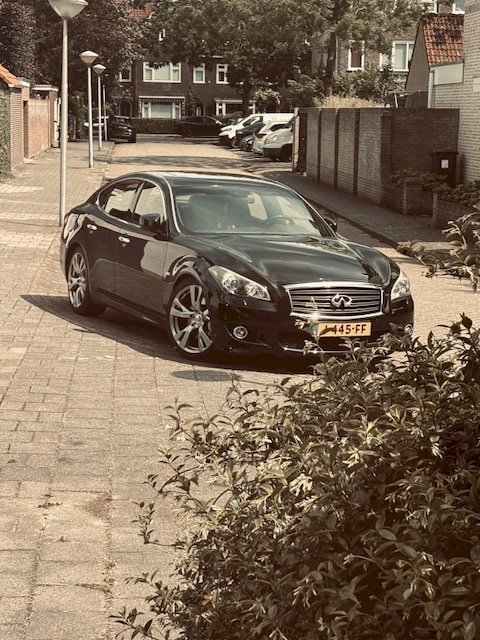 Infiniti M37 S Premium (2010)
