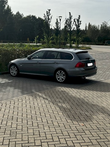 BMW 330d Touring Luxury Line (2012)