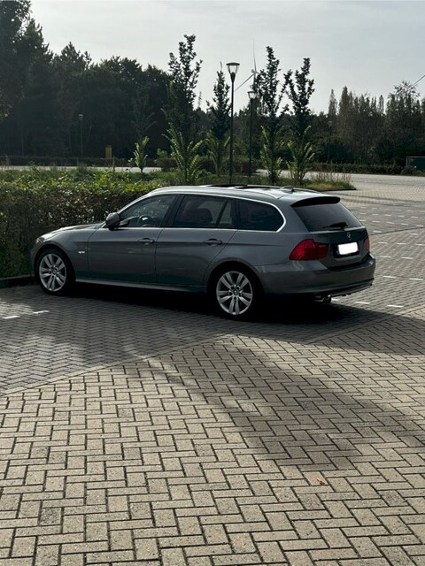 BMW 330d Touring Luxury Line