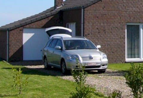 Toyota Avensis Wagon 2.0 D-4D Linea Luna (2003)