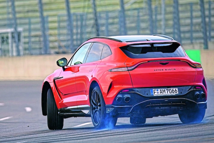 Aston Martin DBX 707