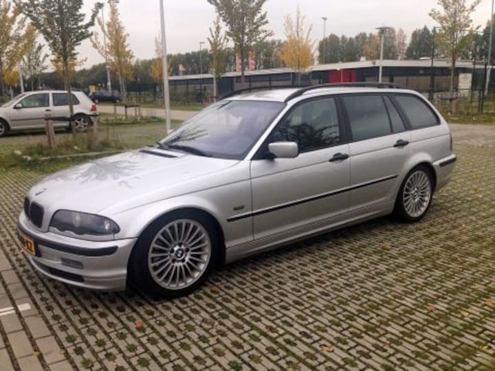 BMW 318i touring Executive (2000)