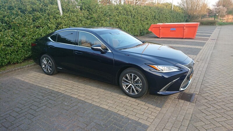 Lexus ES 300h Business Line (2019)