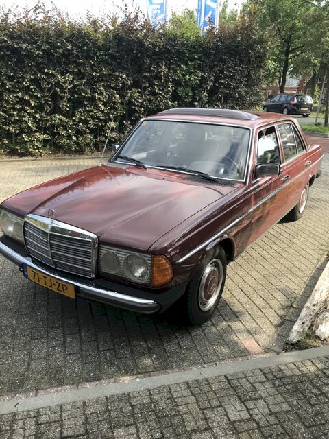 Mercedes-Benz 200 D