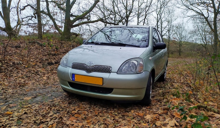 Toyota Yaris 1.3 16v VVT-i Linea Sol (2002)