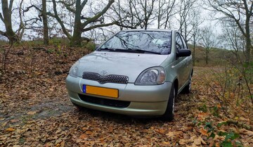 Toyota Yaris 1.3 16v VVT-i Linea Sol (2002)