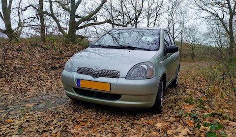 Toyota Yaris 1.3 16v VVT-i Linea Sol (2002)