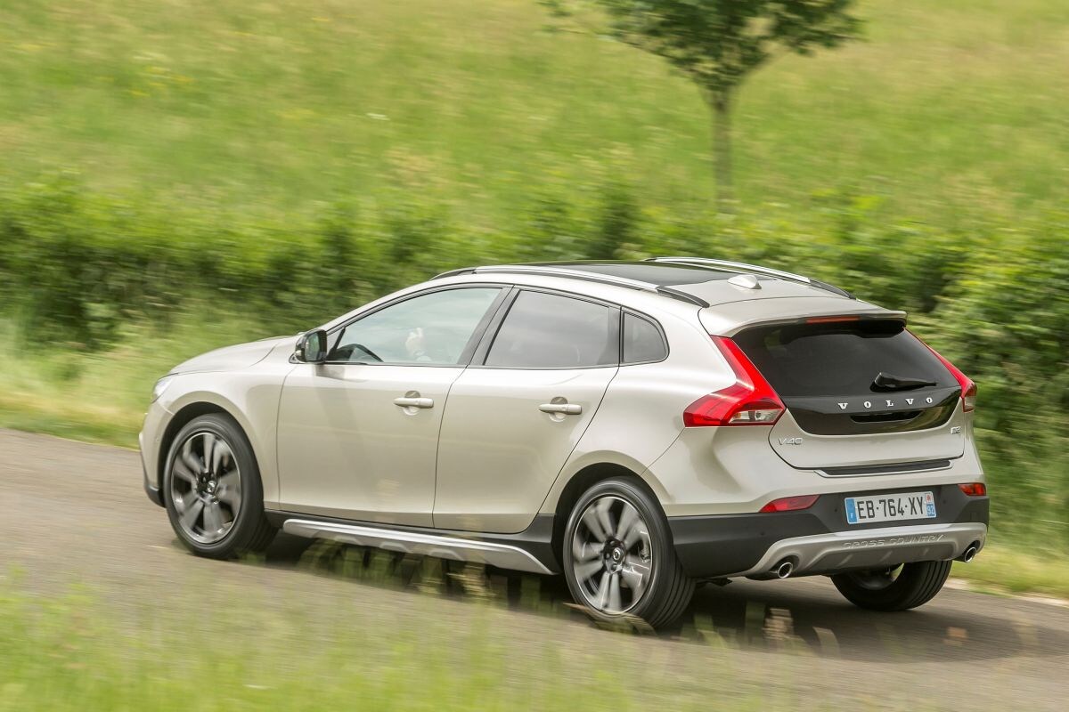 Volvo V40 Cross Country T3 Polar+ Luxury (2019) #2 review