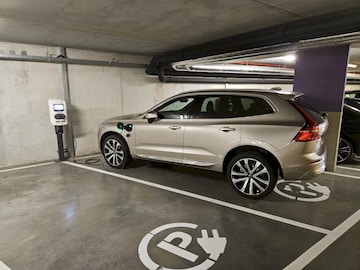 Volvo XC60 T6 Plug-in Hybrid AWD Plus (2025)