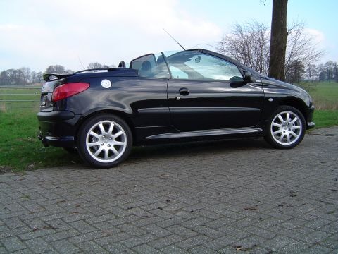 Peugeot 206 CC 2.0-16V (2001)